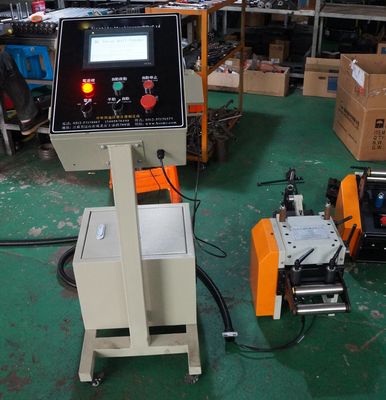 Ağır endüstriyel uygulamalar için uygun 5 tonluk bir bobin ağırlığını taşıyacak şekilde tasarlanmış 200 tonluk bobin besleme ekipmanları