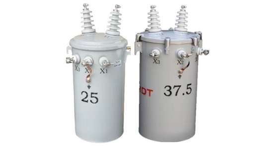 250 tonluk hidrolik baskı, transformatör tankının kapağını yapar.