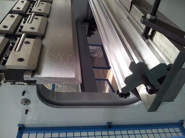 ESTUN E200 Kontrolör Büyük Ölçekli Üretim için CNC Folder Bender 2600mm Sütunlar Arasındaki Uzaklık