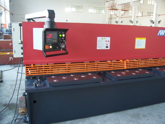 Makine Ağırlığı 2000kg'den 10000kg'a kadar değişir CNC Hidrolik Kırpma Makinesi Q235 veya Q345 Hafif Çelik Hidrolik Kırpma Makinesi