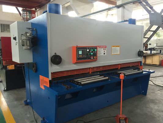 Yaprak Metal Gilyotin Kırpma Makinesi 600 mm Geri ölçümlü CNC Hidrolik Kırpma Makinesi Rexroth Valve sağlama ve Metal Kesme