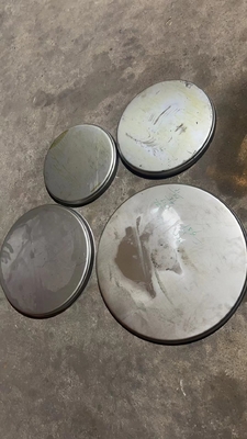 250 tonluk hidrolik baskı, transformatör tankının kapağını yapar.